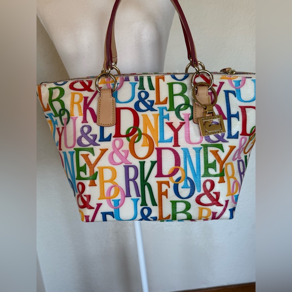 Dooney & Bourke Concord Accessoires grande fermeture éclair autour de l